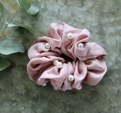 scrunchie - pearl rose