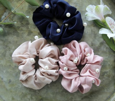 Scrunchie - pearl nude