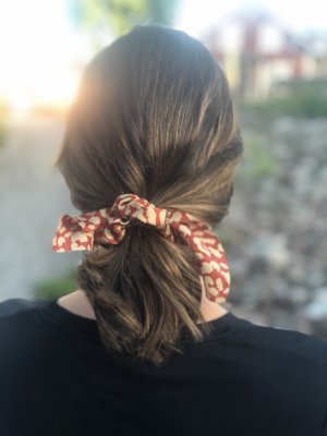 Scrunchie - Anja rosett röd